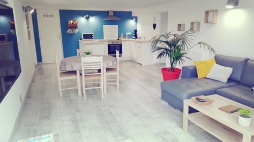 Photo de la galerie de l'établissement Gîte le P'tit Bassoul ouvert toute l'année, à Cénevières