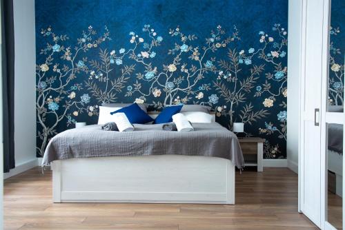 a bedroom with a blue and white floral wallpaper at Apartment Brina in Hum na Sutli
