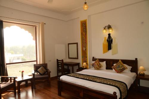 a bedroom with a bed and a large window at Omak Tiger Seven in Sawāi Mādhopur