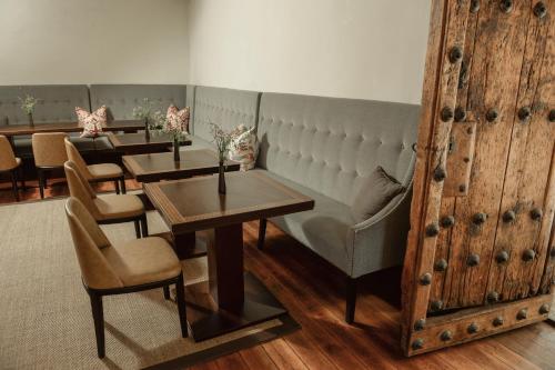 a restaurant with tables and chairs and a couch at Palacio Manco Capac by Ananay Hotels in Cusco