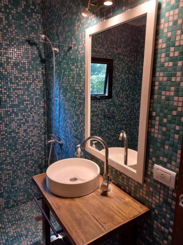 a bathroom with a sink and a mirror at Las Cortaderas Bosque Peralta Ramos in Mar del Plata