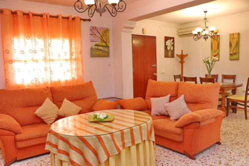 A seating area at Apartamento Cortes