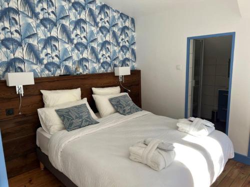 a bedroom with a large bed with towels on it at Ô SAINT MICHEL in Saint-Michel-de-Maurienne