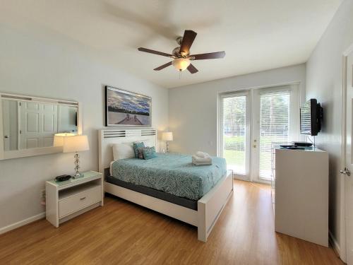 Postel nebo postele na pokoji v ubytování 3Br 4 Bath Large Condo 5min Conv Center 1732ft