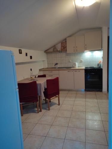 Η κουζίνα ή μικρή κουζίνα στο Apartments Dunja Hvar