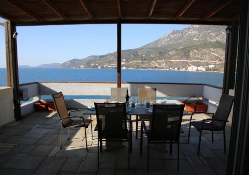 Penthouse -Breathtaking sea view-Just on the beach