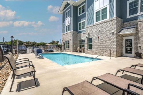 Gallery image of Lighthouse Suites - Best Western Signature Collection in Emerald Isle