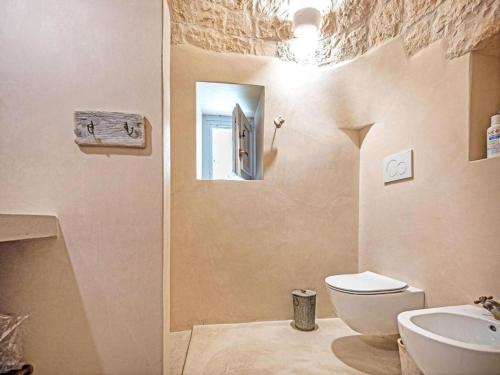 A bathroom at Trulli di Montepizzuto