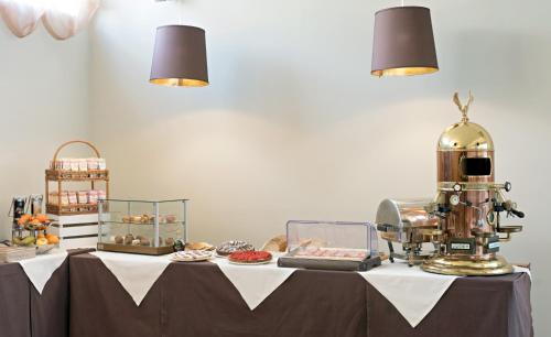 a table with a robot on top of it at Hotel Spinelli in Viareggio