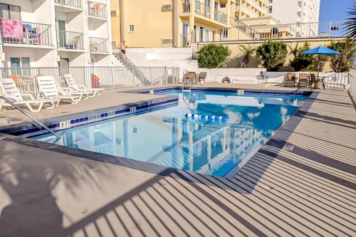 Piscina en o cerca de Ambassador C5