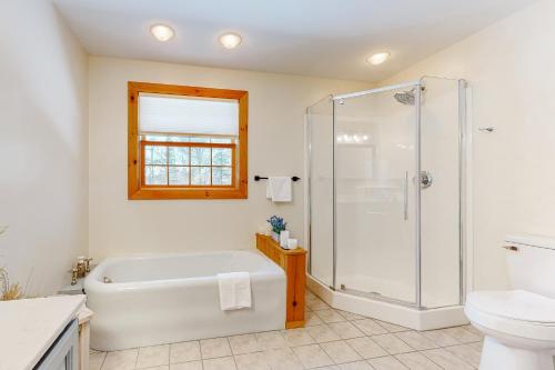 A bathroom at Alpine Retreat