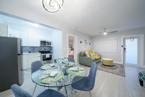a kitchen and living room with a glass table and chairs at The Surf Hollywood Beach in Hollywood