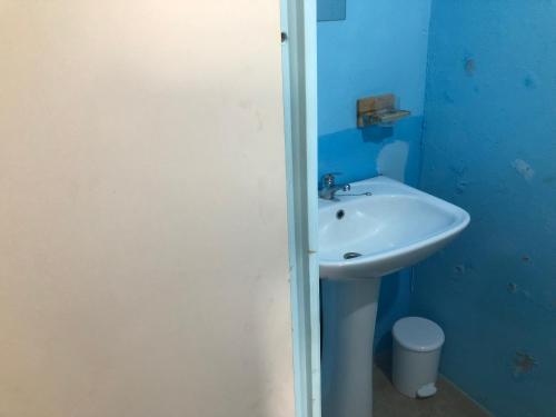 a bathroom with a white sink and a toilet at kolay chambre HOTE in Saint-Pierre