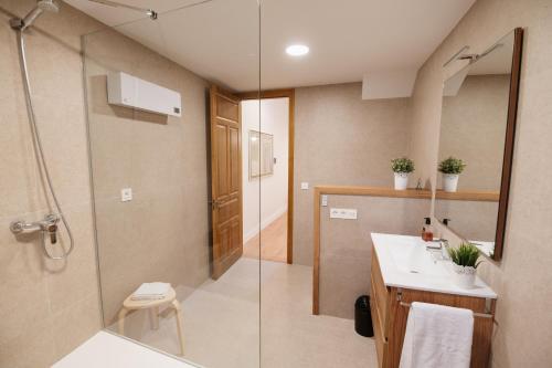 a bathroom with a shower and a toilet and a sink at Casa Cancho Trujillo in Trujillo