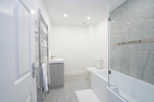 Bagno di Entire Modern Home with Private Parking for 6/8 Persons