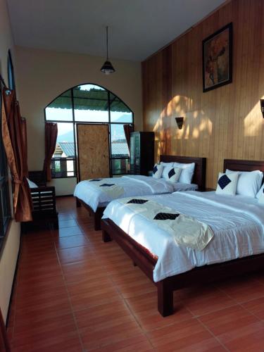 سرير أو أسرّة في غرفة في Bliss family cottage Batu