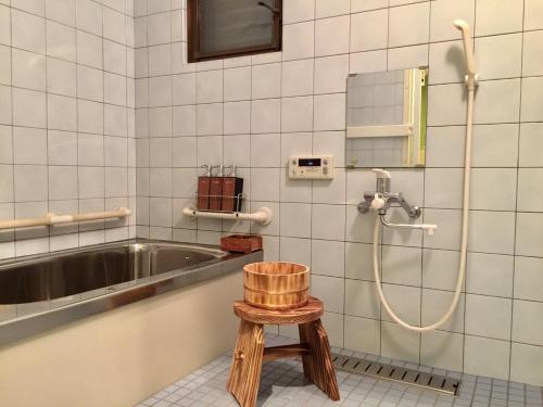 Bilik mandi di Yumeji Guest House