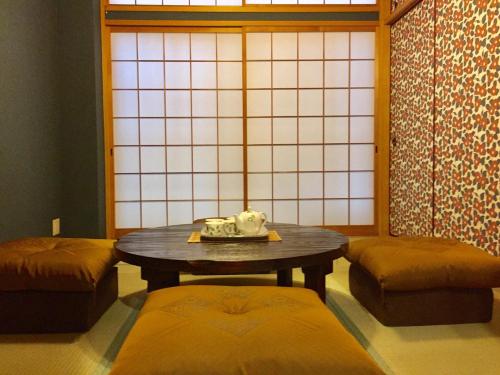 Ruang duduk di Yumeji Guest House