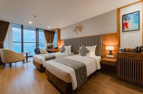 Ένα ή περισσότερα κρεβάτια σε δωμάτιο στο Grand Gosia Hotel