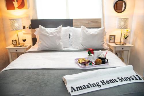 Postel nebo postele na pokoji v ubytování Self-checking-Fast internet-Alexa-Smart-Tv-AC-Hot Water