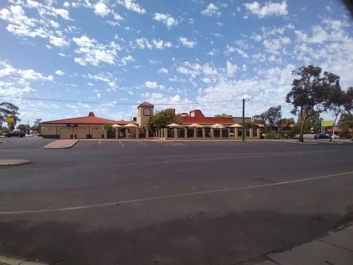 an empty parking lot in front of a building at Across the road from the best Pub in Kalgoorlie!!! in Kalgoorlie