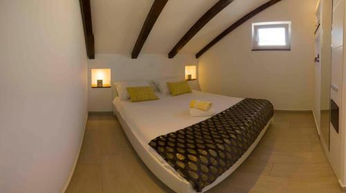 Säng eller sängar i ett rum på Apartments Filip - vineyard and large terrace
