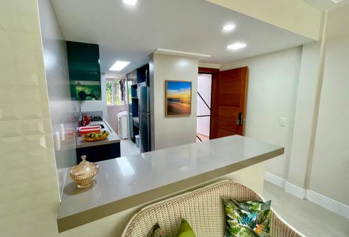 a kitchen with a counter top in a room at Vila dos Lírios Reserva Imbassaí apto aconchegante in Mata de Sao Joao