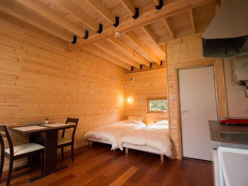 Katil atau katil-katil dalam bilik di Brick House Furano