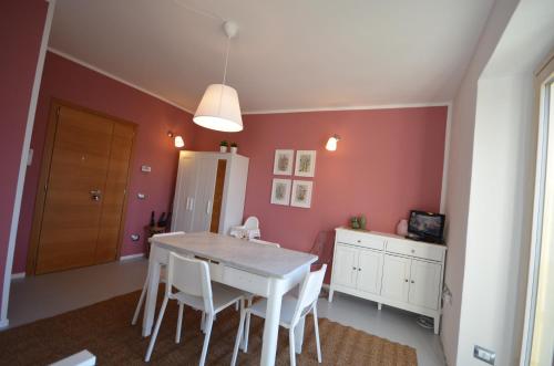 Kuchyňa alebo kuchynka v ubytovaní Varennahouse Lory Apt