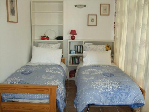 Un pat sau paturi într-o cameră la Gîte Abilly, 2 pièces, 4 personnes - FR-1-381-368