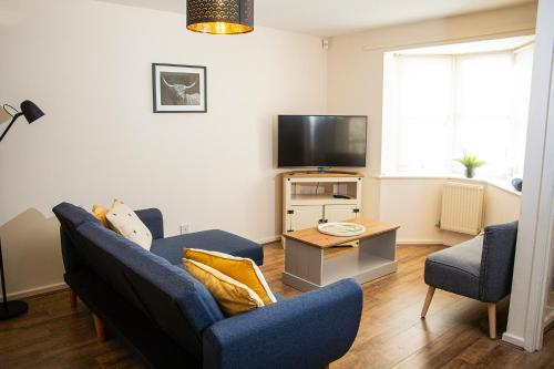 Μια τηλεόραση ή/και κέντρο ψυχαγωγίας στο Cosy 3-Bed Home Close to City Centre (Parking)