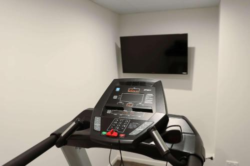 a fax machine in a room with a tv at Ramada by Wyndham Wellington Taranaki Street in Wellington