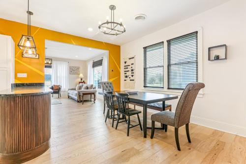 Luxury 4BR House Located 15 min to FQ and Downtown