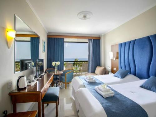 Ένα ή περισσότερα κρεβάτια σε δωμάτιο στο Anastasia Waterpark Beach Resort