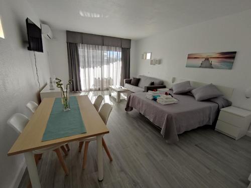 ESTUDIO BENALBEACH PRIMERA LINEA DE PLAYA