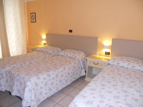 Ένα ή περισσότερα κρεβάτια σε δωμάτιο στο Hotel Salus