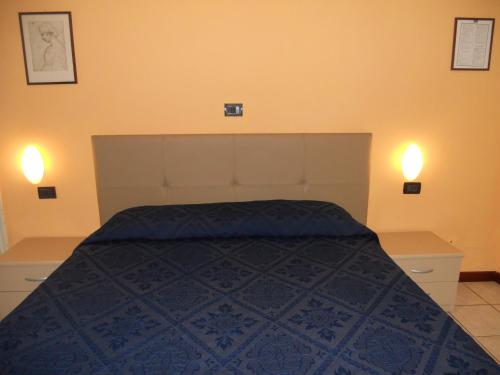 Ένα ή περισσότερα κρεβάτια σε δωμάτιο στο Hotel Salus