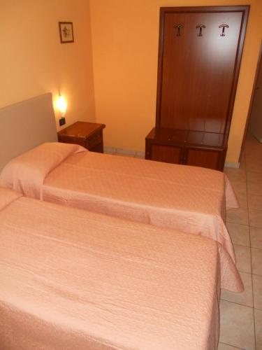 Ένα ή περισσότερα κρεβάτια σε δωμάτιο στο Hotel Salus