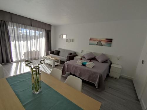 ESTUDIO BENALBEACH PRIMERA LINEA DE PLAYA