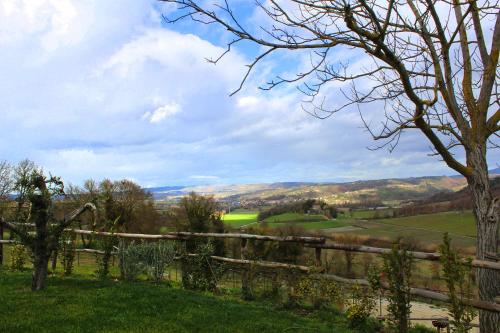 a view from the garden of a farm at Casale Il Ventaglio in Ficulle