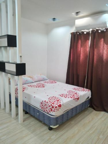 Ein Bett oder Betten in einem Zimmer der Unterkunft Cagayan de Oro City Transient Near Polymidec Medical Plaza