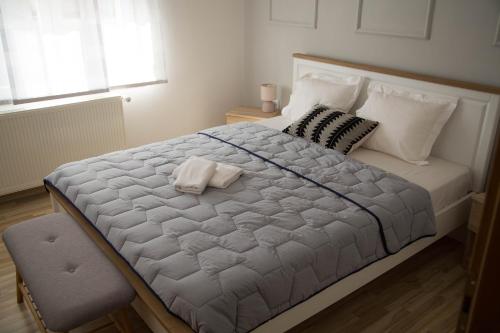 Кровать или кровати в номере Apartmani Baotić Županja