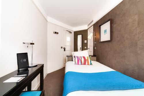 Katil atau katil-katil dalam bilik di Hôtel Duo