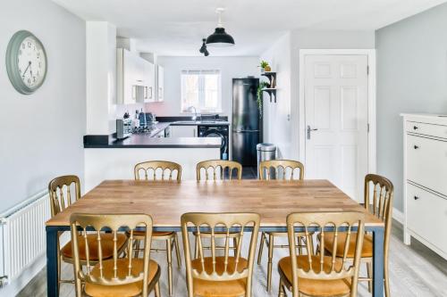 Η κουζίνα ή μικρή κουζίνα στο 5 Bed House in Gloucester
