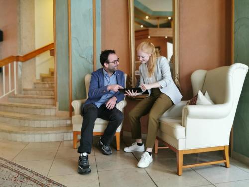 a man and a woman sitting in chairs at Hotel Cristal in Nürnberg