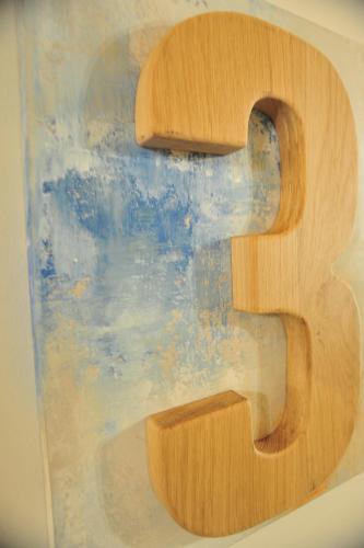 a wooden number on aievalievalievalievalievalievalieval at NUOVA FILANDA Rooms and More in Valdobbiadene