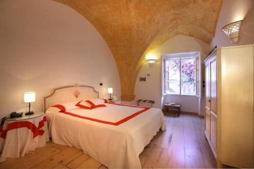 Llit o llits en una habitació de Relais Corte Palmieri & Il Chiostro - Residenza d'epoca