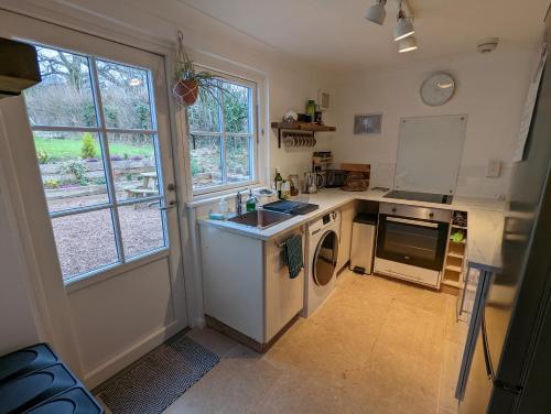 Køkken eller tekøkken på Cosy 2-Bed Property in Ashburton Dartmoor
