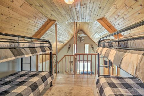 2 Etagenbetten in einem Zimmer mit Holzdecke in der Unterkunft Cozy Birchwood Retreat on UTV Trail with Hot Tub! in Birchwood