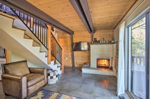 Gallery image of Cozy Big Bear Cabin with Deck, Grill and Mtn View in Big Bear City
